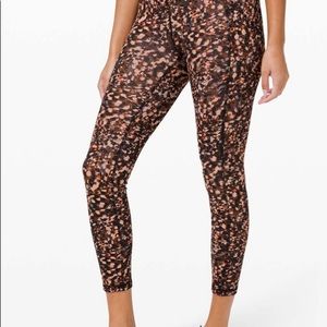 Lululemon Invigorate High-Rise Leggings 21”
Motion Flux Multi Size 4